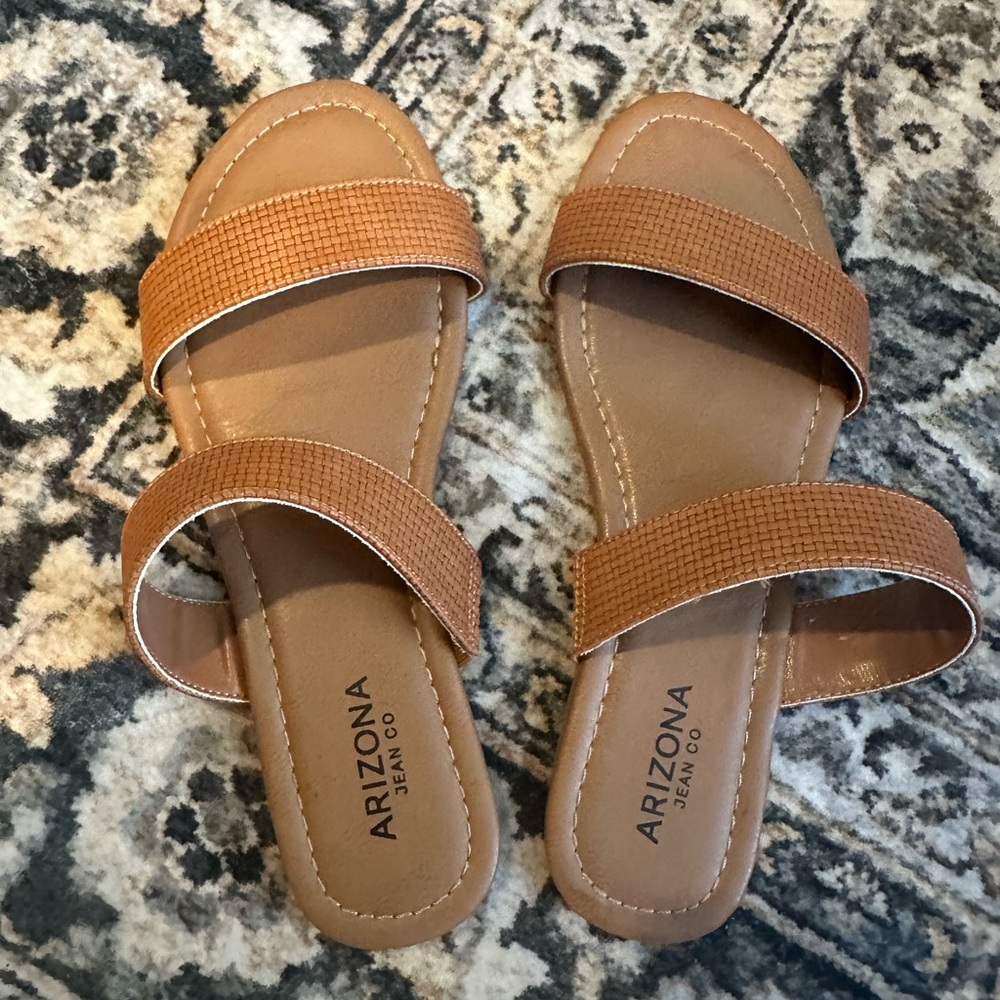 Arizona sandals size 8.5 women’s